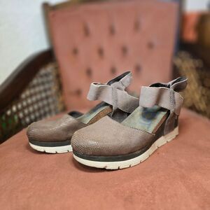 OTBT Brown Wedges